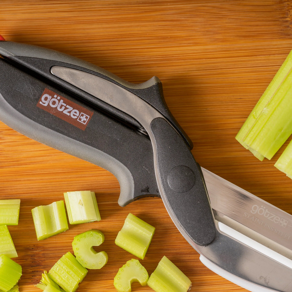 Revolutionary 5-in-1 Kitchen Scissors: Chop Veggies, Meat & More in Seconds